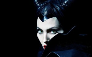 i-antzelina-tzoli-ensarkonei-tin-pio-diasimi-magissa